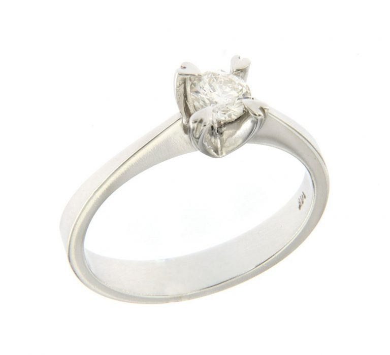 годежен пръстен с диамант